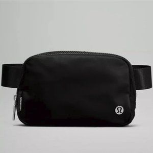 Lululemon Everywhere Belt Bag  BLACK Satchel Fanny Pack NWT